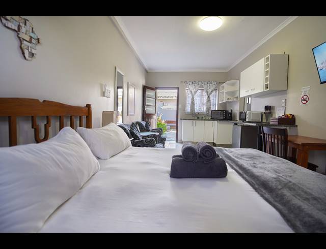 456M² GUESTHOUSE FOR SALE IN MELKBOSSTRAND CENTRAL